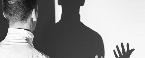 Psychopata - kim jest? Cechy, objawy, test. Związek z psychopatą